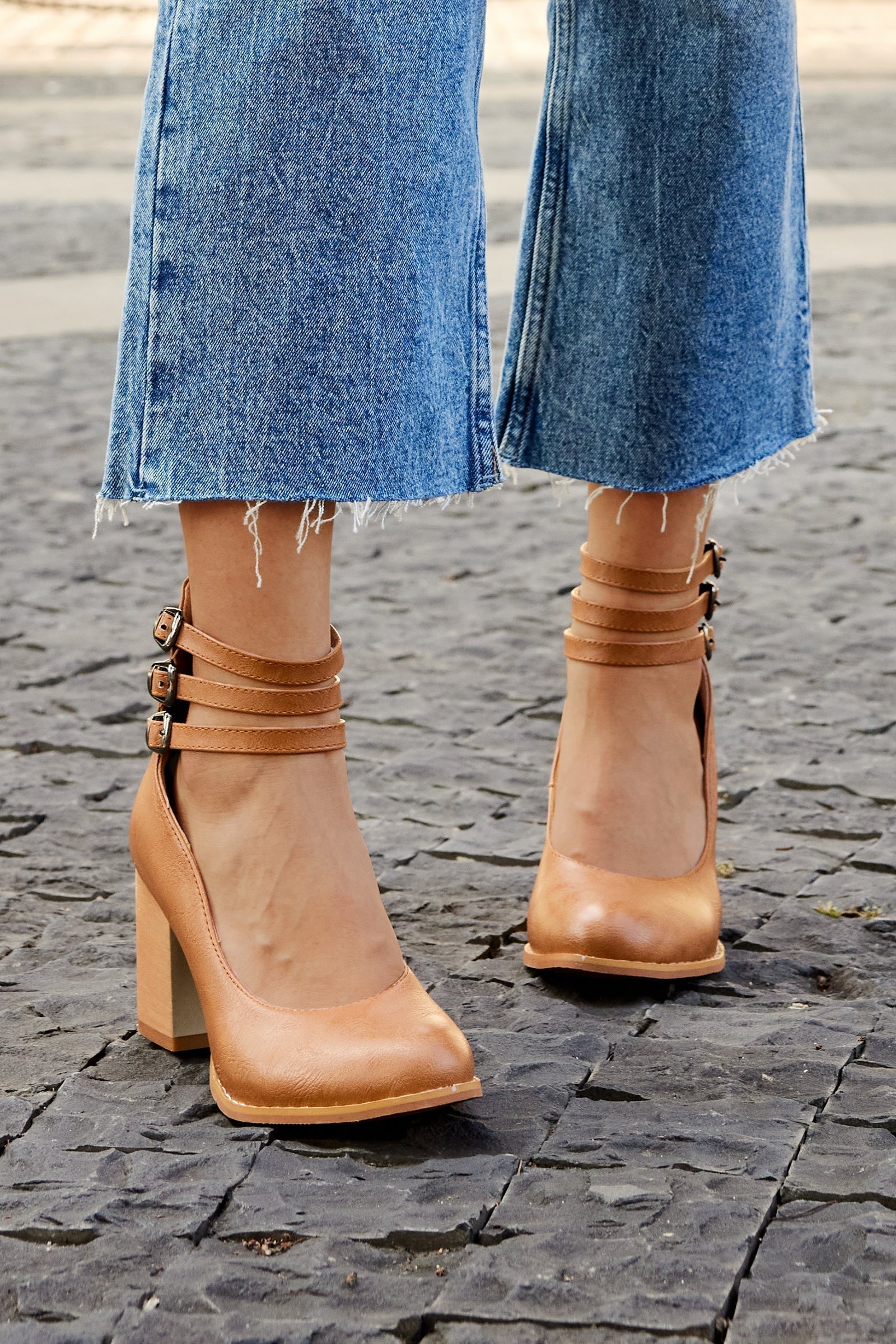 Caa™ | Smooth sandals with ankle strap and thick heel