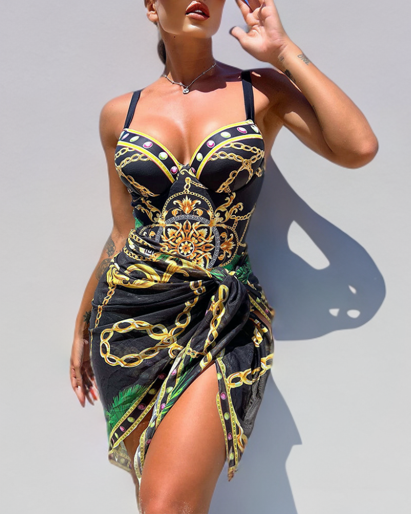 Darius – Finally, a swimsuit with a push-up effect and matching beach skirt